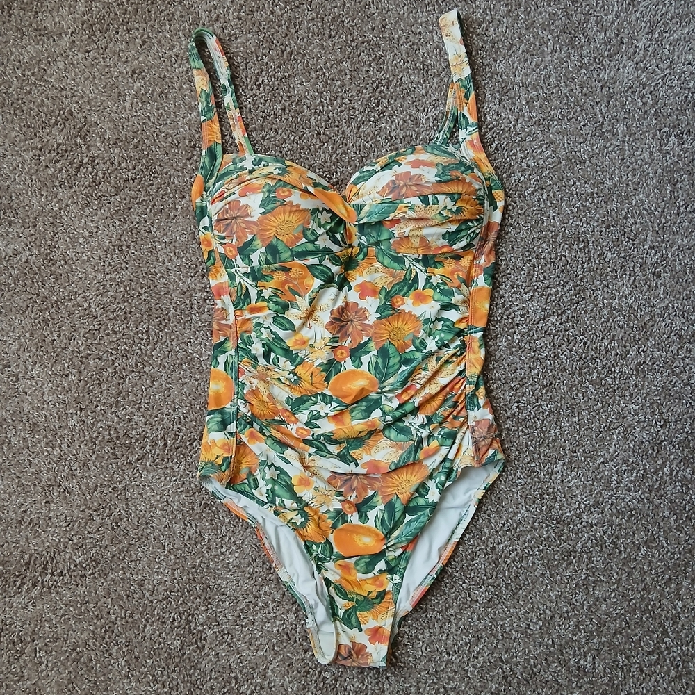 Vintage Inspired Floral Twist Front One Piece Swimsuit Size 8